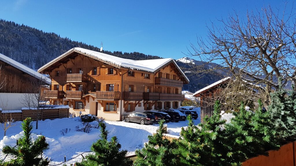 CONTACT 
Chalet Le Shabli,
324 Chemin de la Vieille Plagne 
74110 MORZINE
Chalet Les Dryades,
328 Chemin de la Vieille Plagne 
74110 MORZINE
Téléphone :+33 4 50 79 19 90