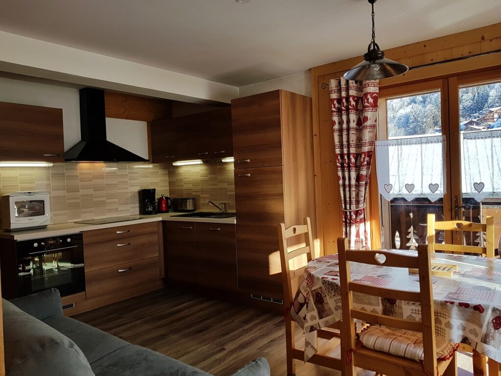 CONTACT Chalet Le Shabli, 324 Chemin de la Vieille Plagne 74110 MORZINE Chalet Les Dryades, 328 Chemin de la Vieille Plagne 74110 MORZINE Téléphone :+33 4 50 79 19 90